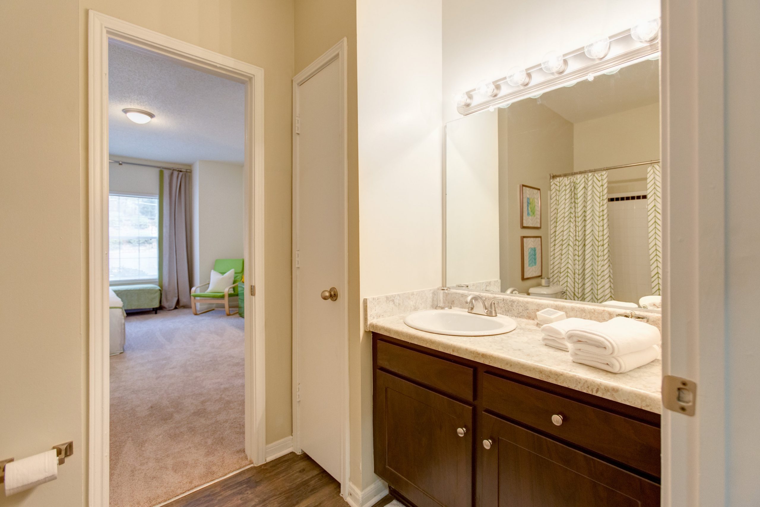 Crowne Oaks Corporate Living Apartment Locator